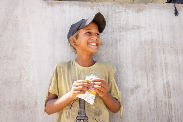 gaza child with emergency food