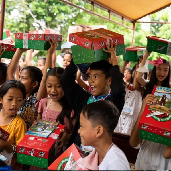 Give a Pre-Packed Shoebox - Image 3